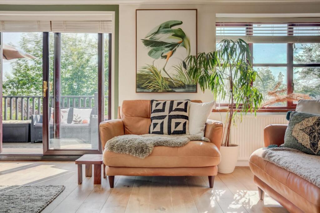 Living Room 2.jpg