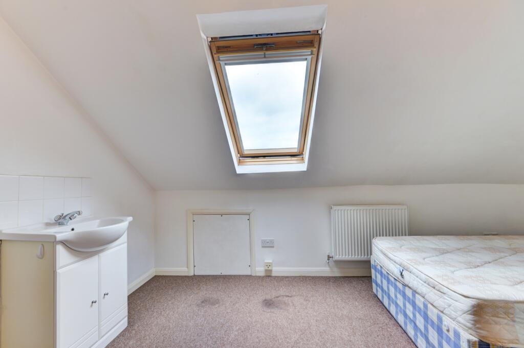 36 Beaconsfield Road-30