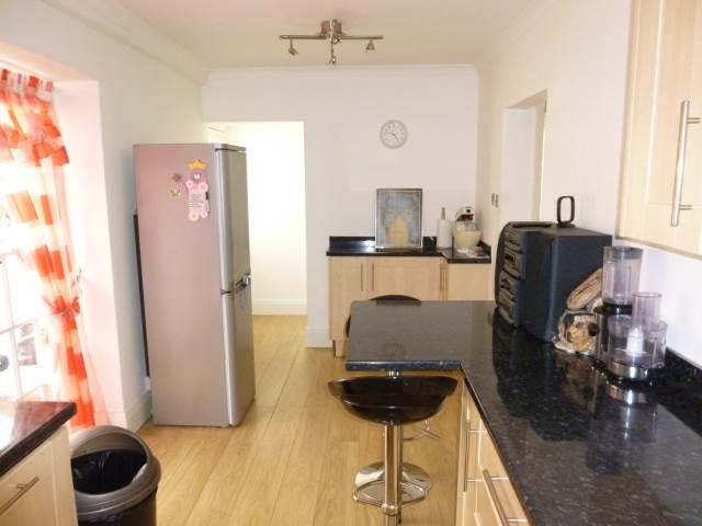 Kitchen pic 2.JPG