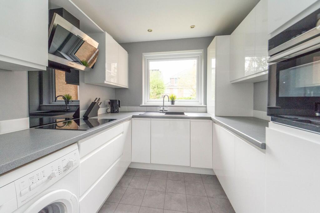 KITCHEN DINER AND LOUNGE