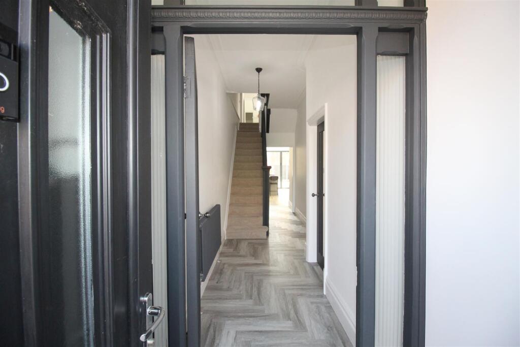 Park Rd, 50A, Entrance.JPG