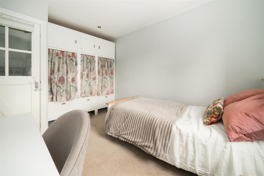 Bedroom1-3.jpg