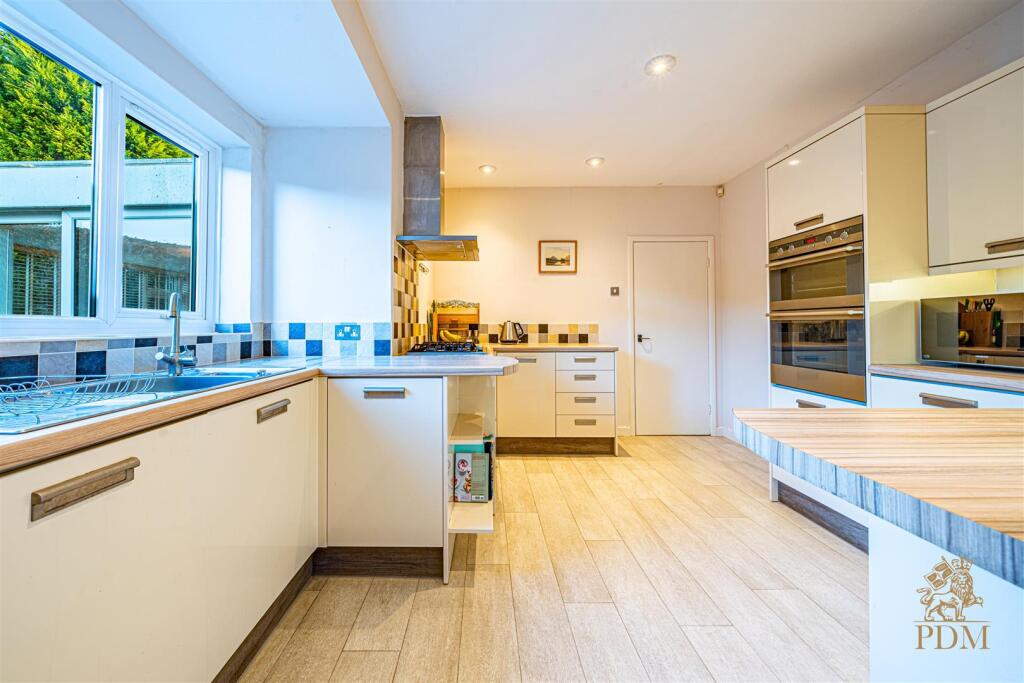 2 Arundel Drive Bramcote NG9 3FX