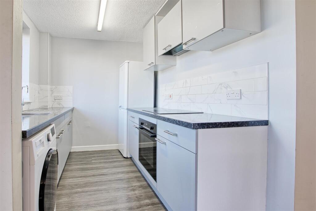 Kitchen not showing window.jpg