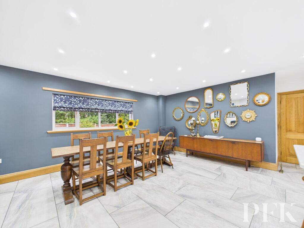 Dual aspect kitchen / dining