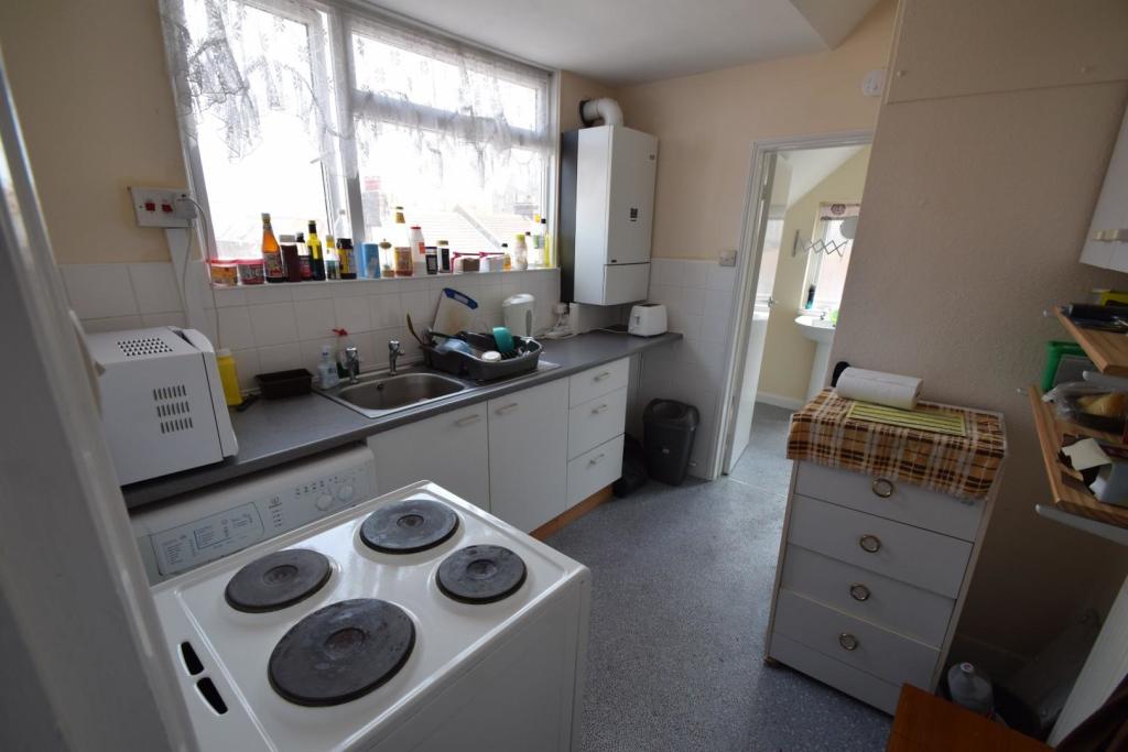 3 Hampden Terrace Kitchen.jpg