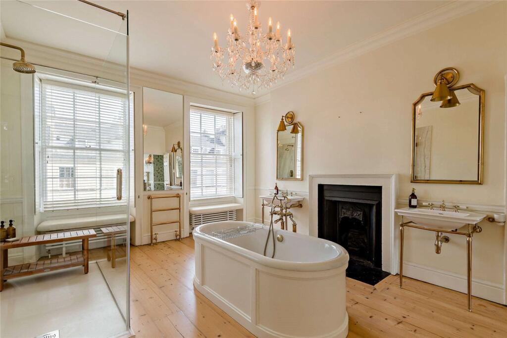 Bathroom (2nd Floor)