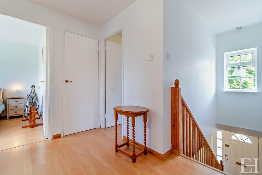 8605761-interiorW...