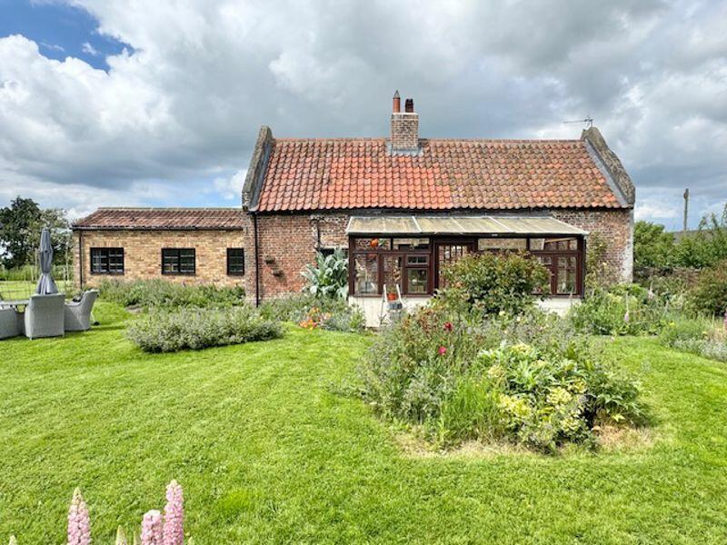 Rear elevation close up