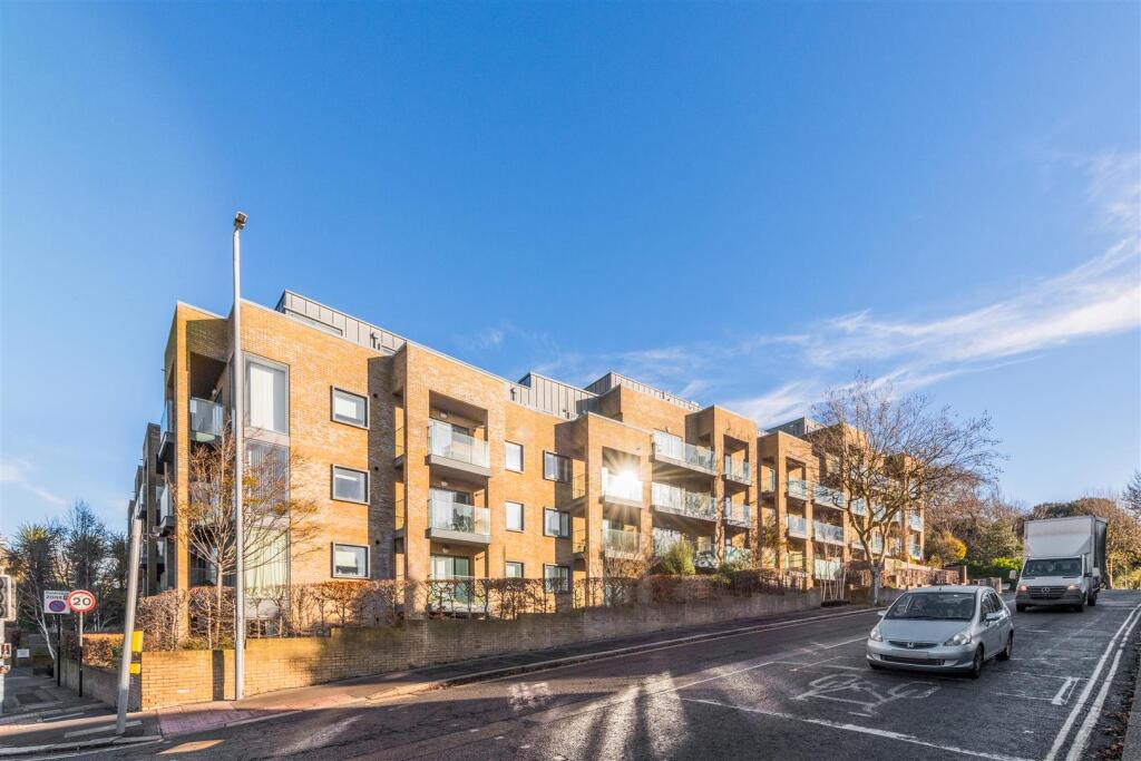 Flat 26 Park House-19.jpg