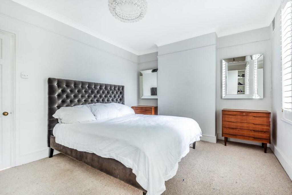 Bedroom 1 (2).jpg