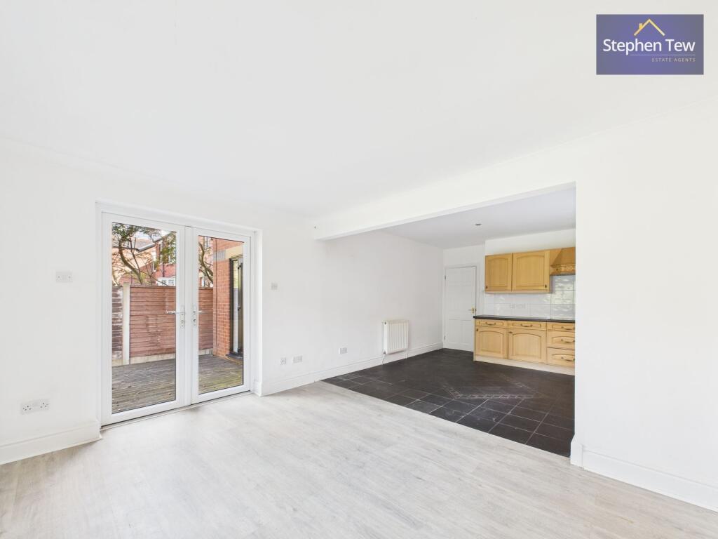 Kitchen/ Dining Room