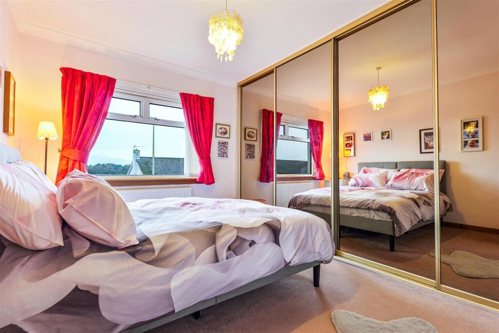 16- Bedroom One.jpg