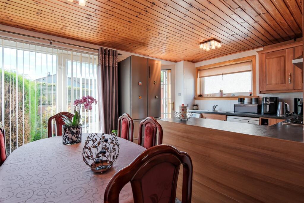 017-11 Whiteshaw Avenue, Carluke, ML8 5DF.jpg