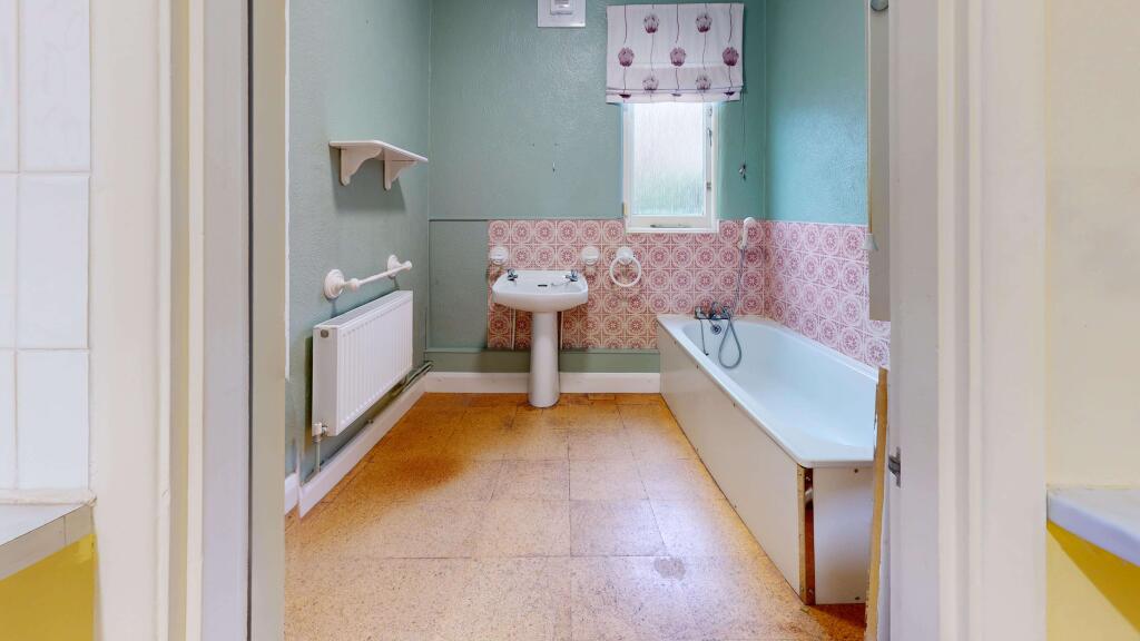 Flat A, 32 Ethelbert Road, Raynes Park, London, SW20 8QE