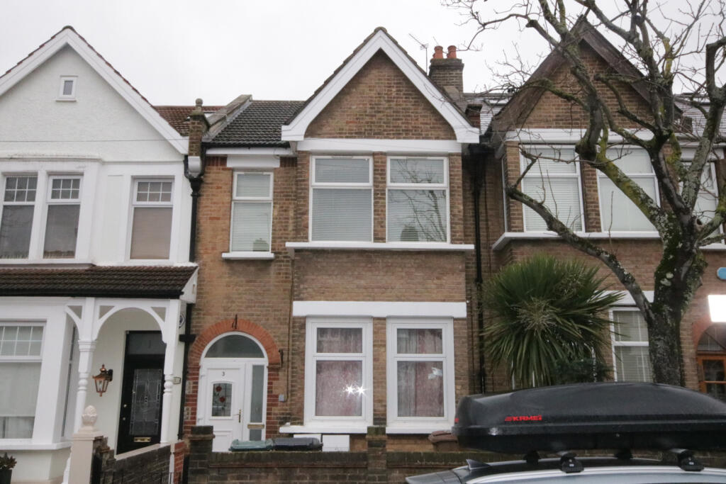 G/FLOOR FLAT. LONG LEASE. NO CHAIN. 3 ROOMS. KITC