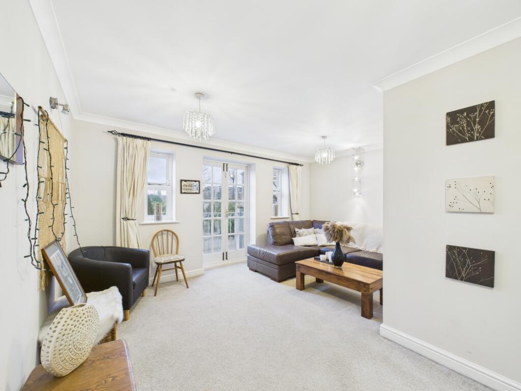 CAM03750G0-PR0081-STILL009