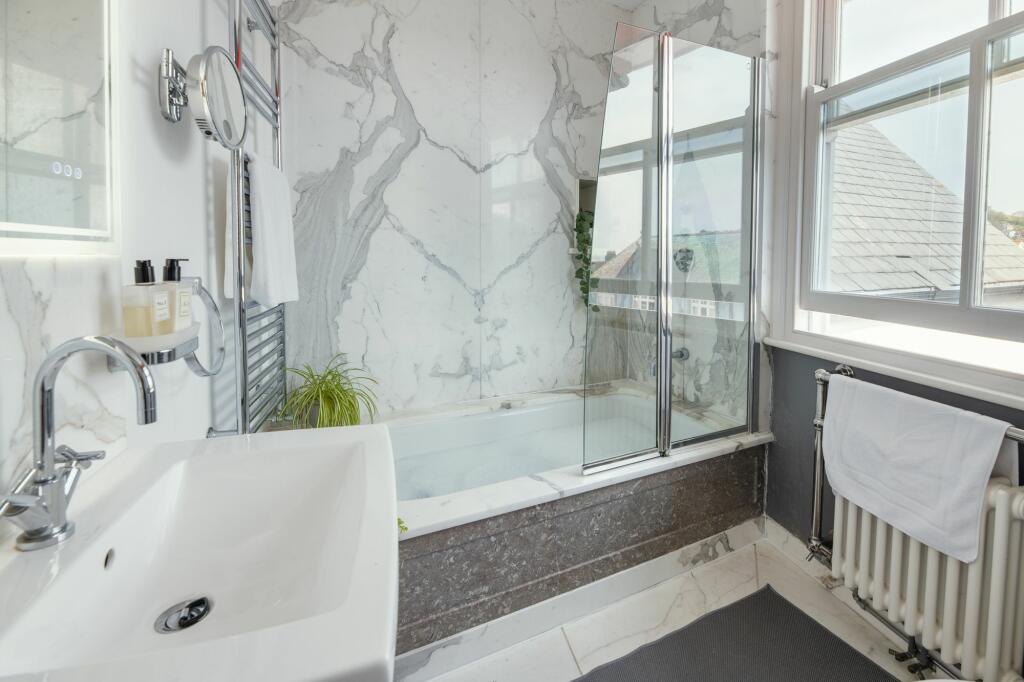 Perfect View_Bathroom_48 Newcommen Rd_Dartmouth