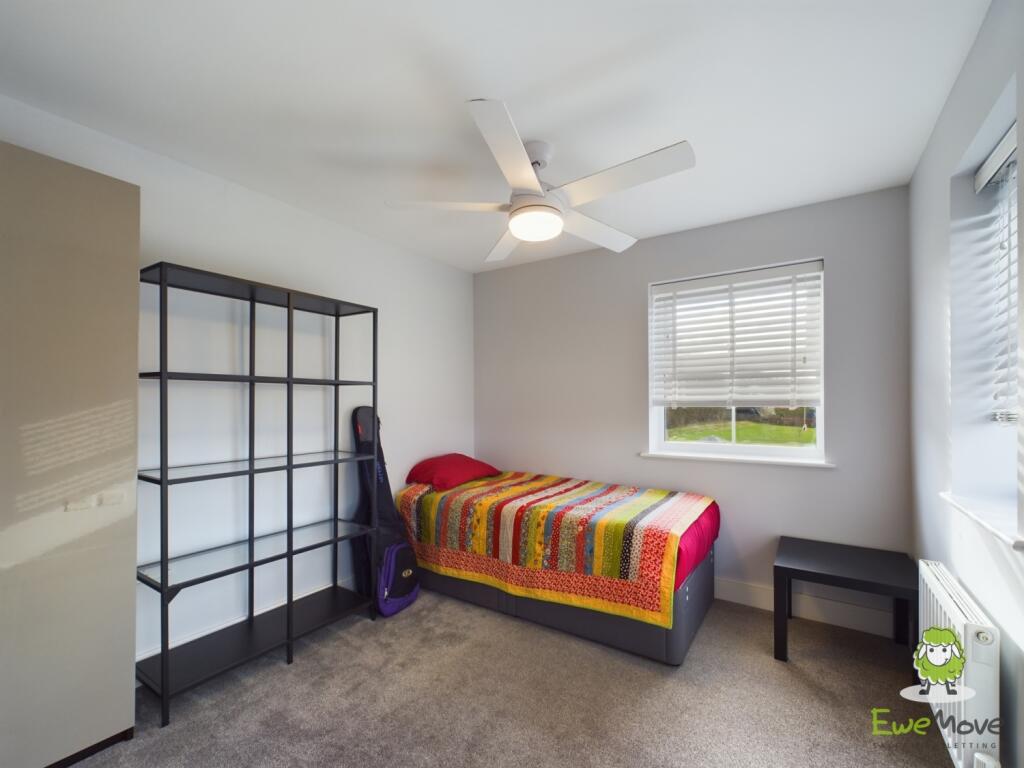 CAM03778G0-PR0156-STILL039