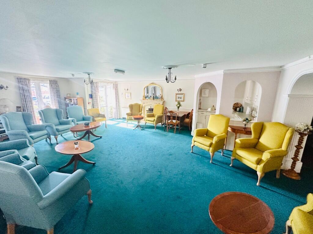 COMMUNAL LOUNGE