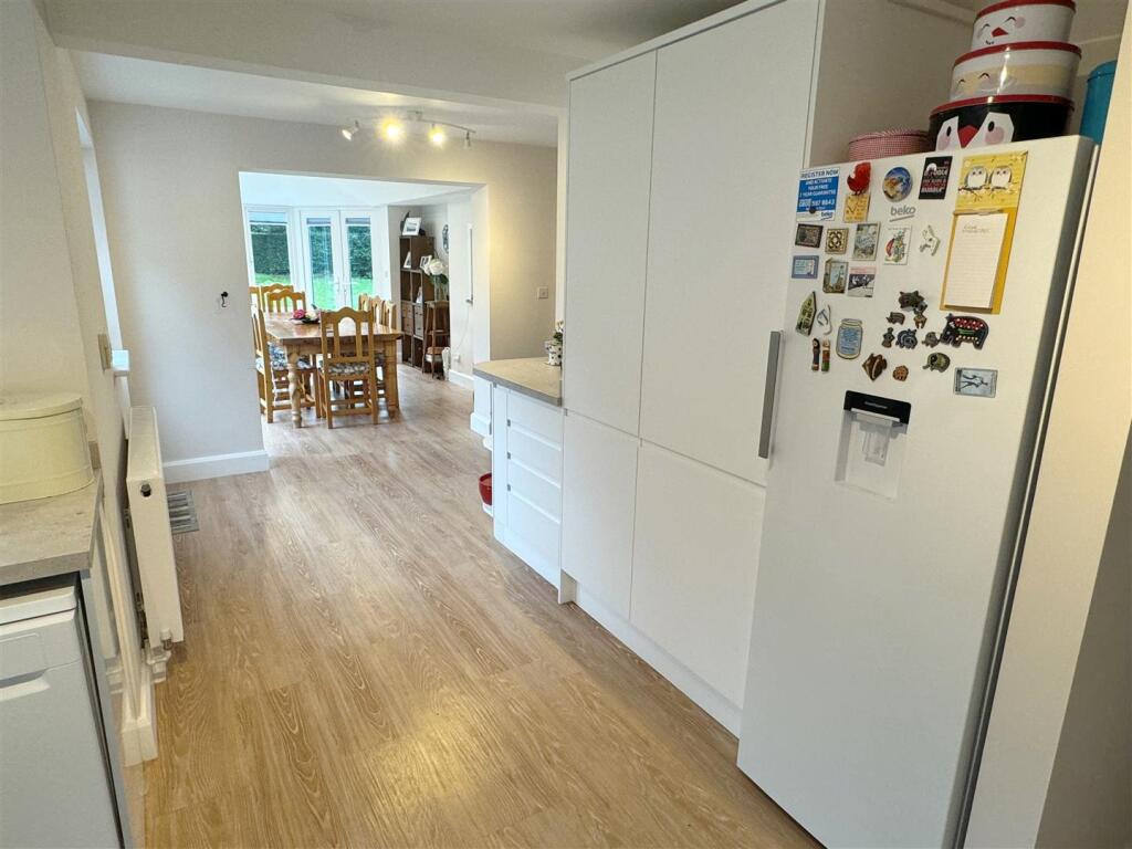 Kitch - Dining 1.JPG