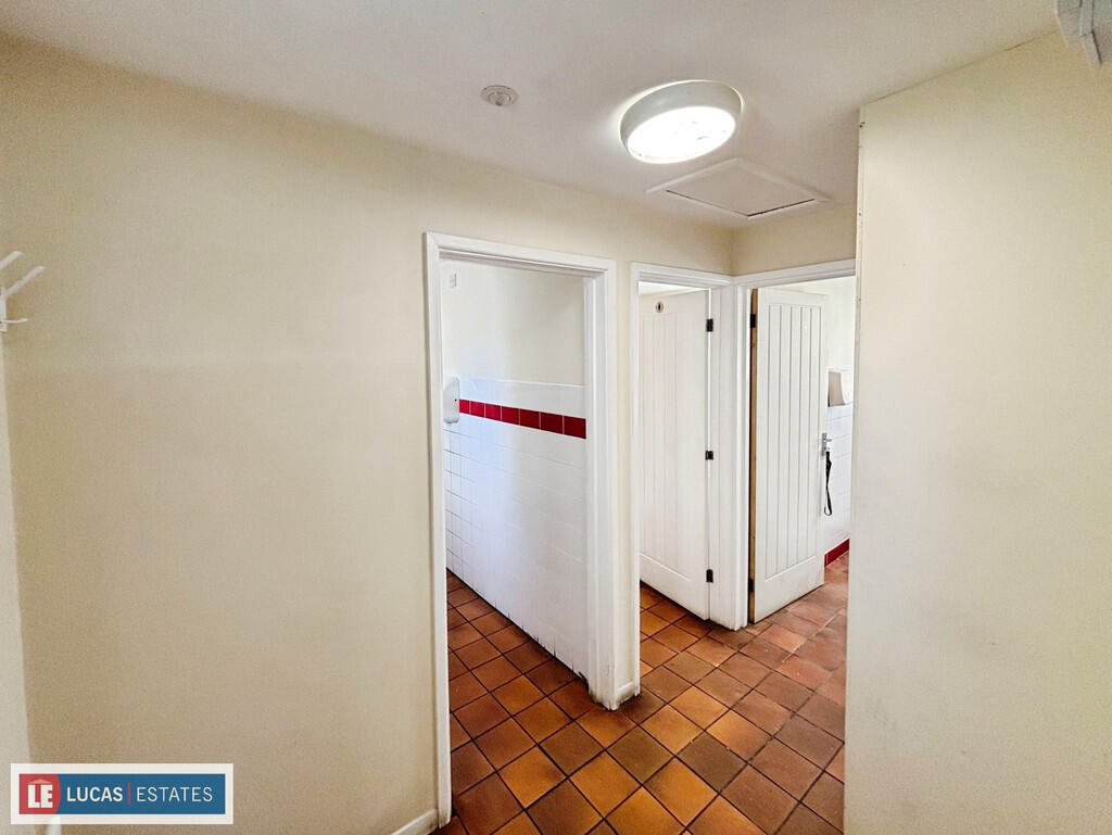 46214b52-28-4E13-...