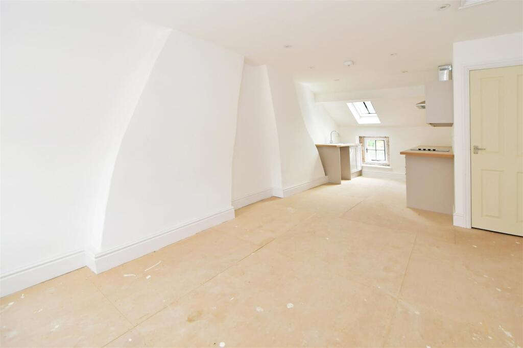 Flat 1 (4).JPG