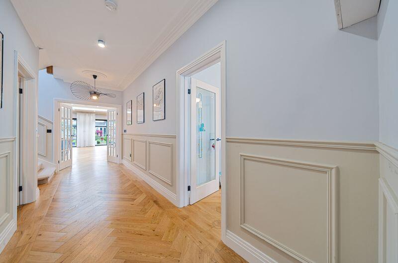 Entrance hall angle 3