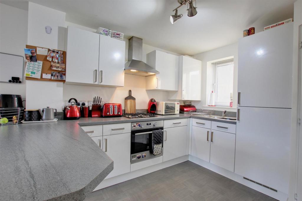 OPEN PLAN BREAKFAST KITCHEN AND LOUNGE
