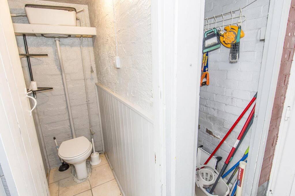 Outside WC &amp; Storage