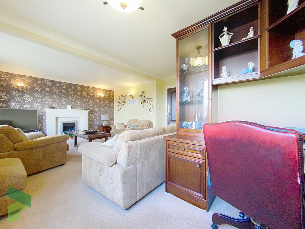 Lounge Open to Fi...