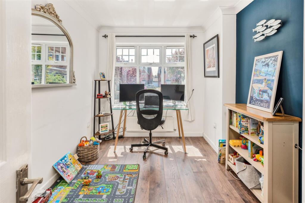 6 Griffin Close, Twyford-13.jpg