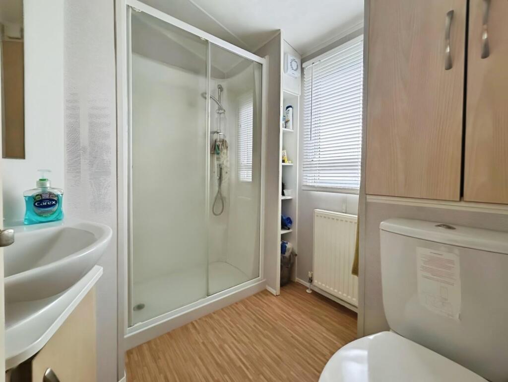 7488d05e-bathroom 202.jpg