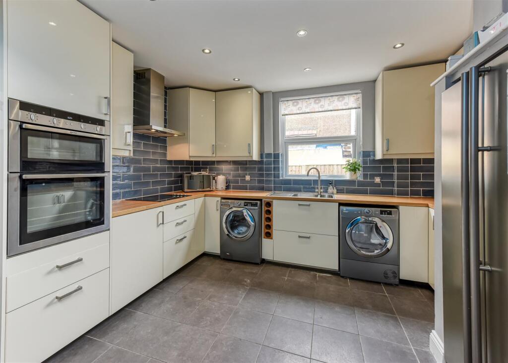 36 Pennhouse Avenue-Kitchen (2).jpg