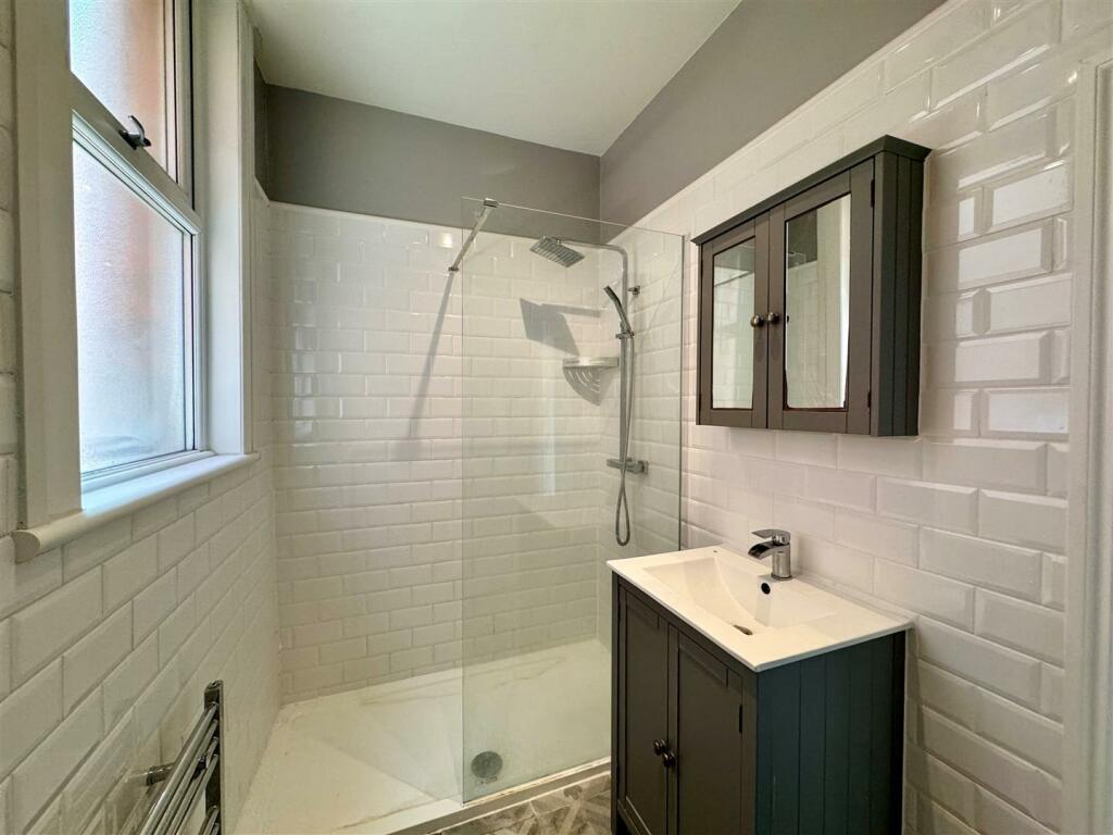 Shower Room.jpg