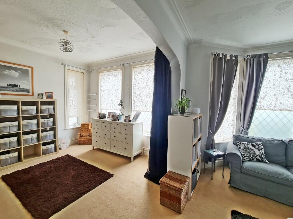 Lounge &amp; Dining Room