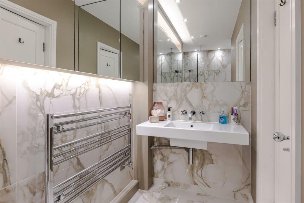 Bathroom--2.jpg