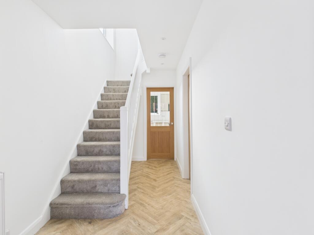 CAM03729G0-PR0072-STILL013