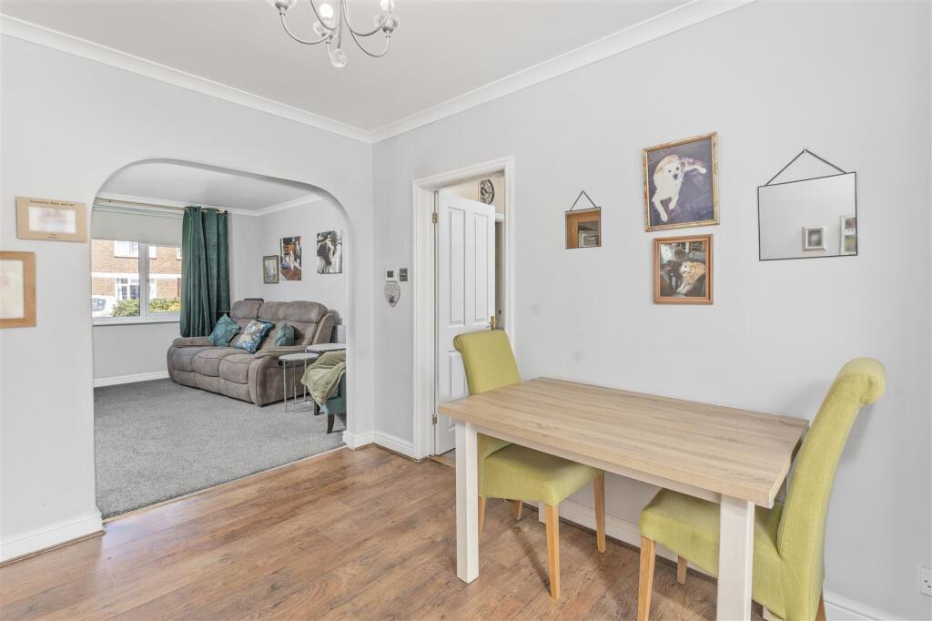 27 Cheney Road, Banbury-11.jpg