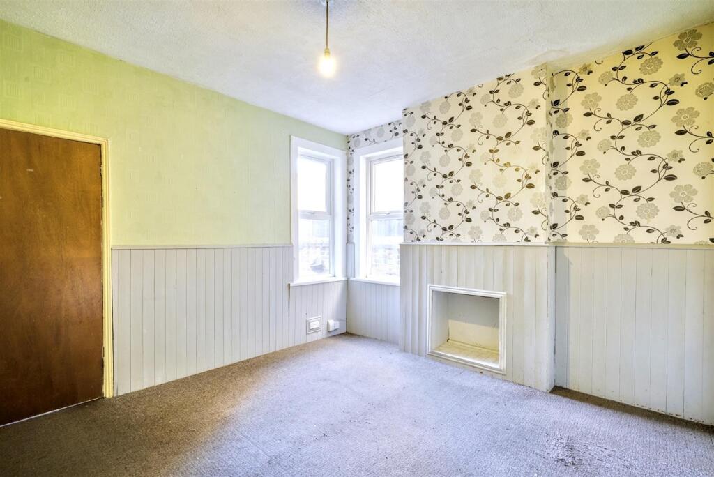 Sitting_Diner 1_1.jpeg