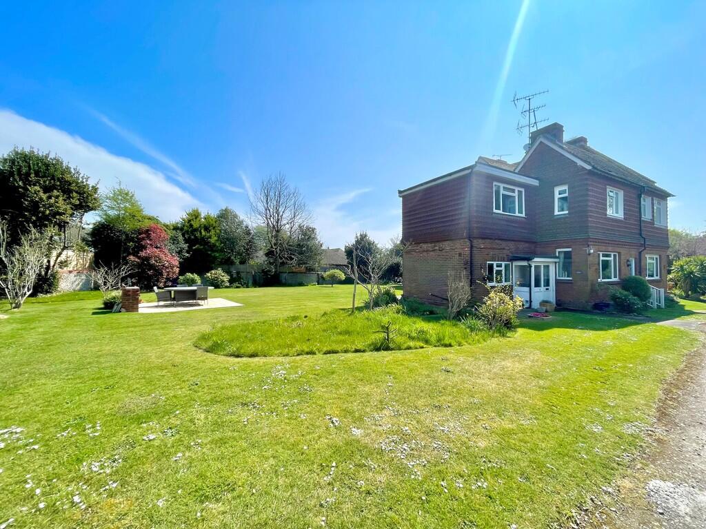 5 Ffynches Lodge ...