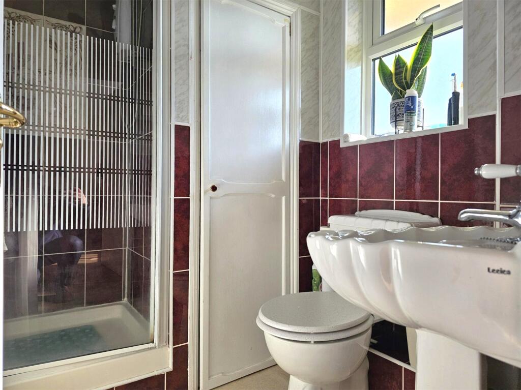 Gf Shower Room