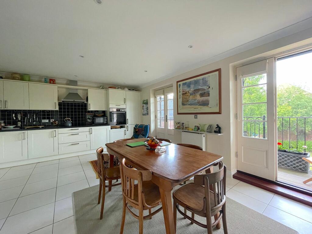 Kitchen/Dining Room (3)