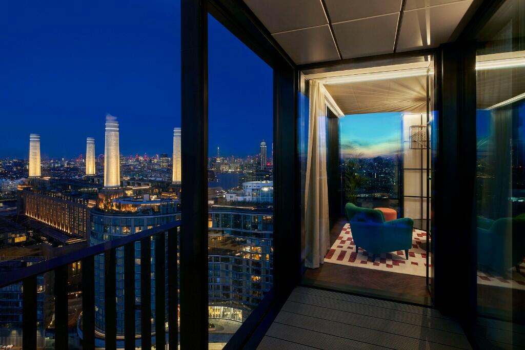 Bar &amp; Lounge area