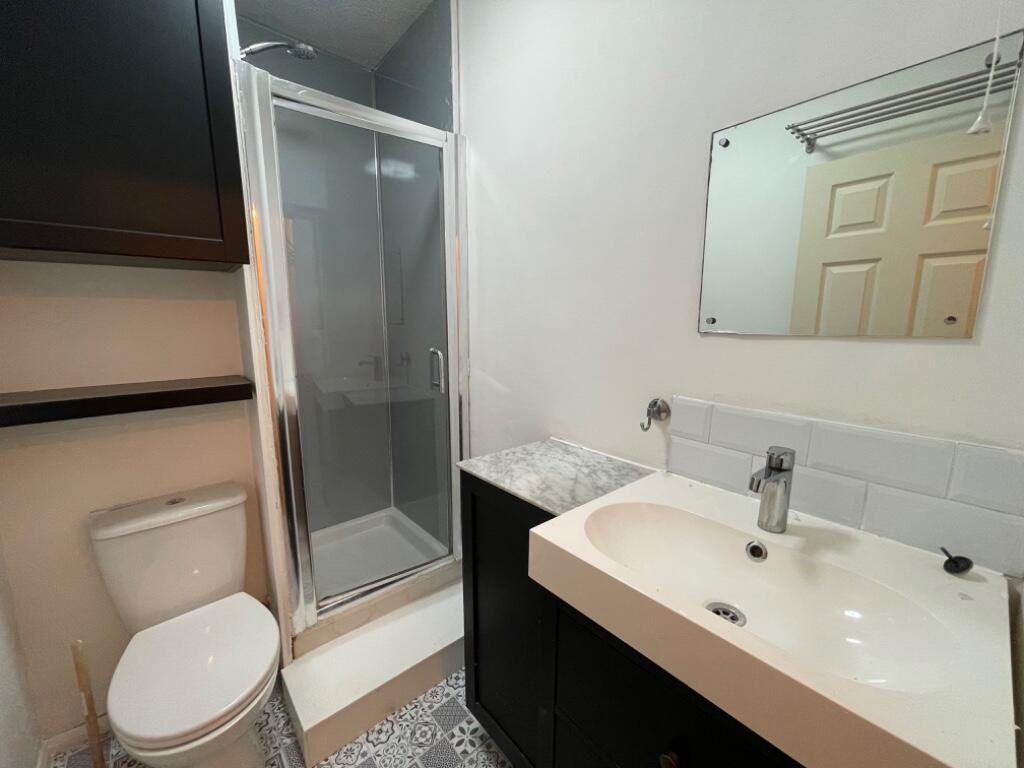 SHOWER ROOM