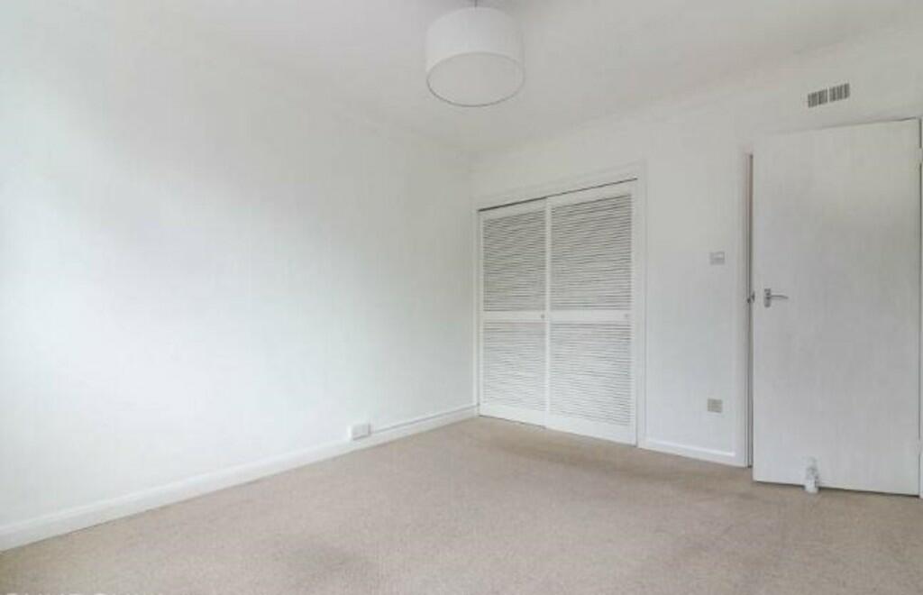 10143_valleycourt...
