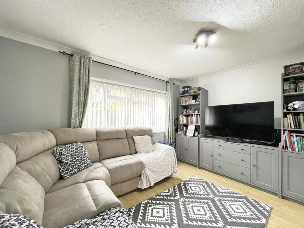 Bourne Close 24 - Lounge 2.jpg