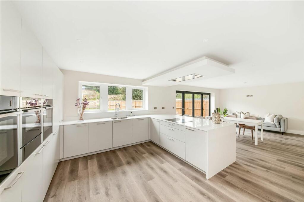 OPEN-PLAN DINING LIVING KITCHEN