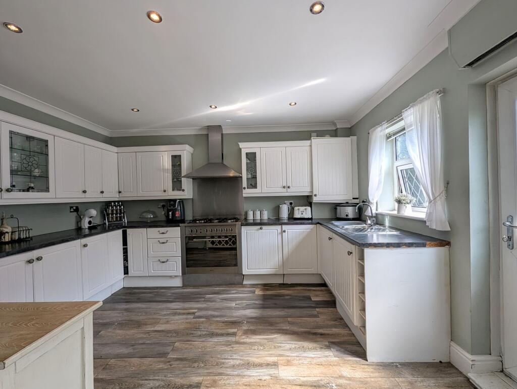 Kitchen/Breakfasting Room