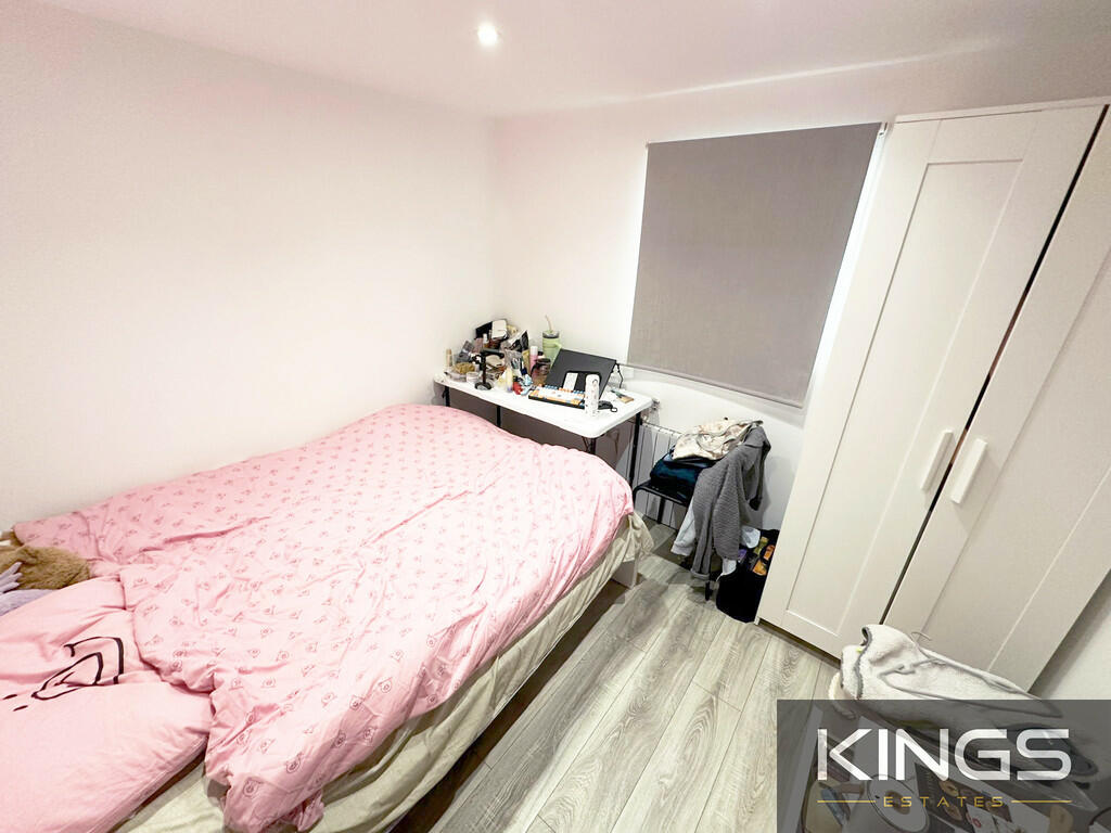 Flat 2, 10-11 Pal...